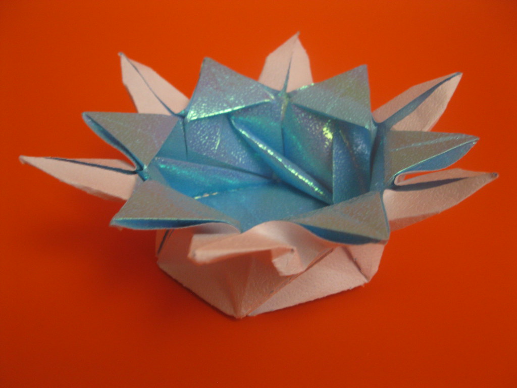 Flor de origami decorativa