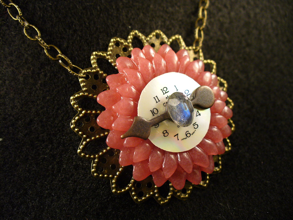 Collar flor vintage